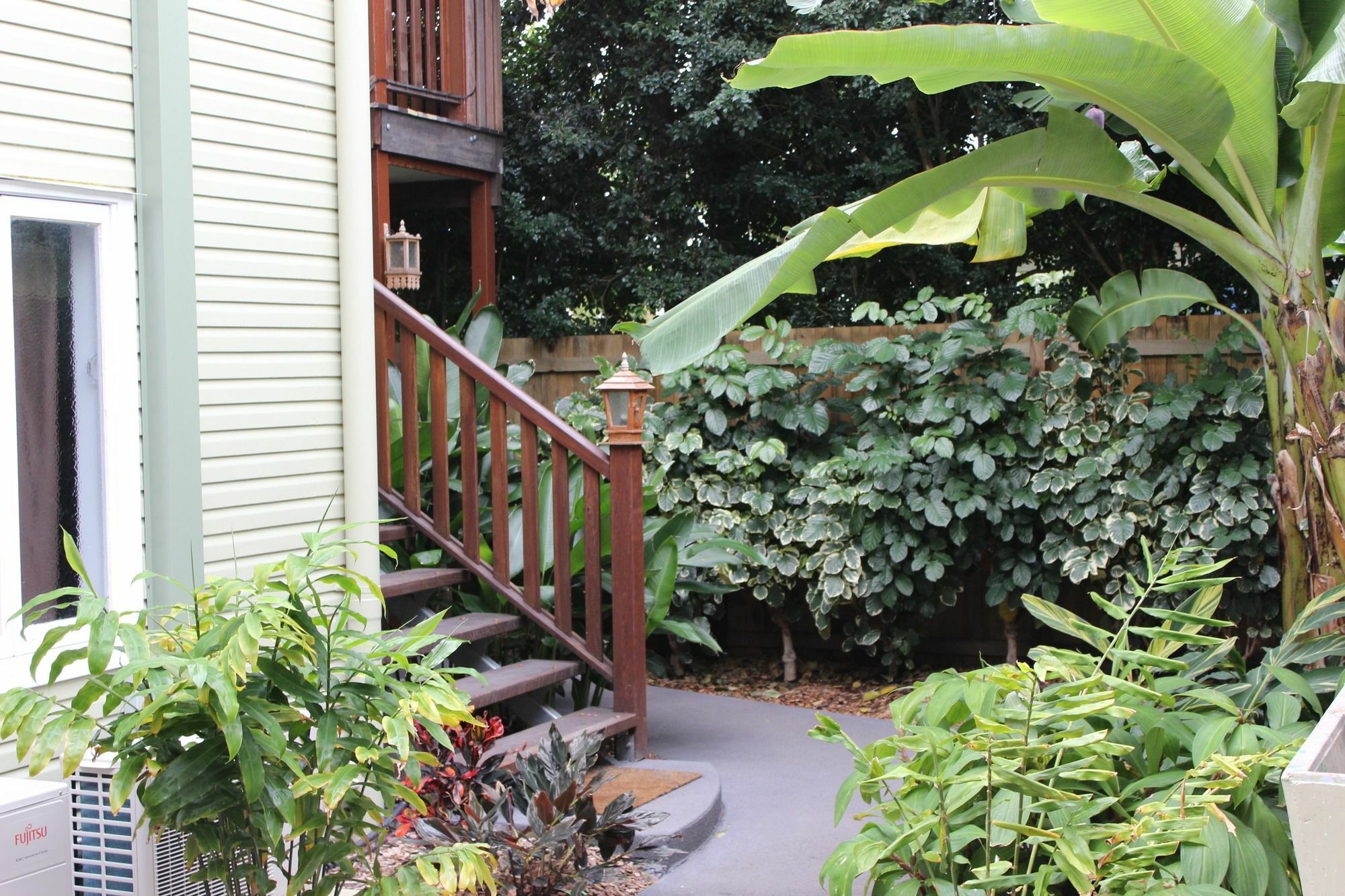 Aparthotel Five 3 Five Urangan Exterior foto